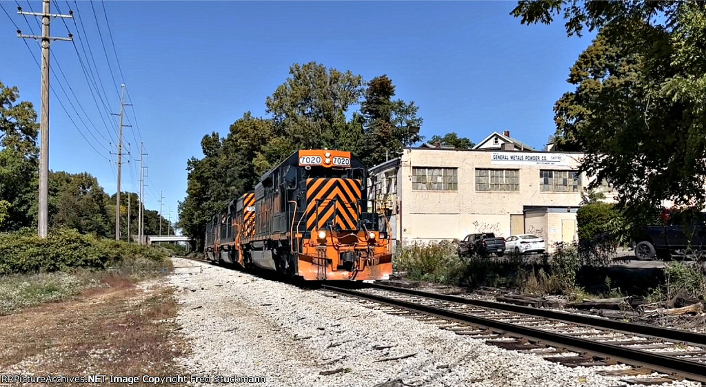 WE 7020 & Co. head back to Brittain Yard on home rails.